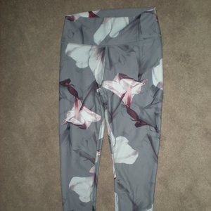 Womens M Fabletics Workout Pants